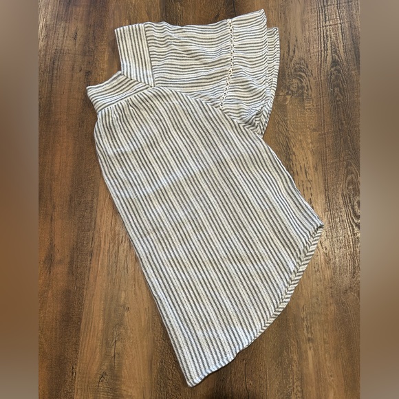 Universal Thread- Striped top with bell sleeves (size small) - Picture 3 of 3